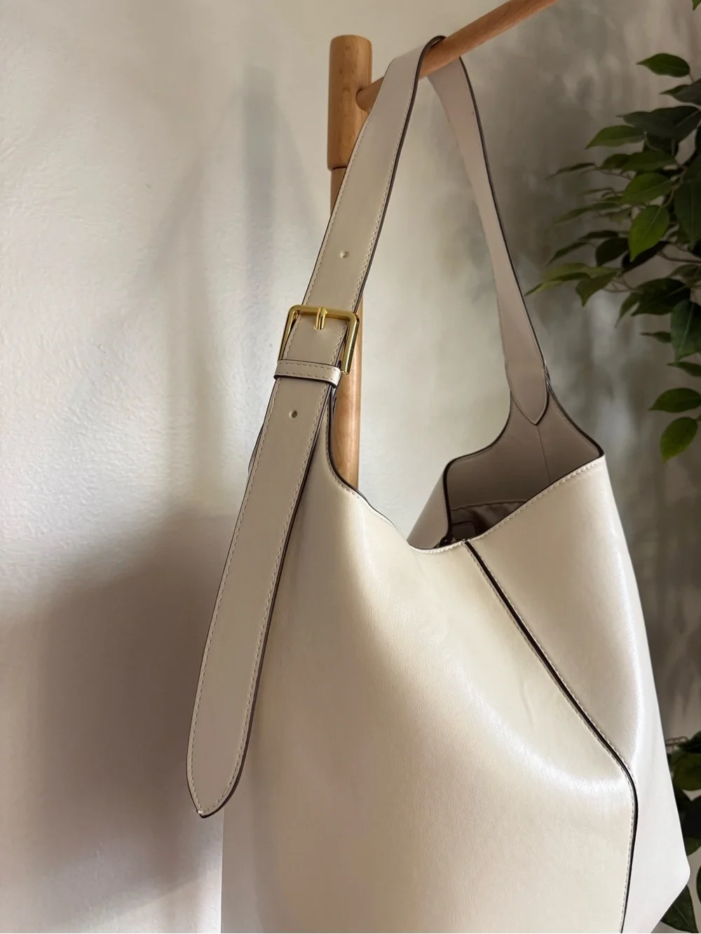 Time and Tru Shively Bucket Handbag in Ivory Beige Vegan Leather OS Brand New